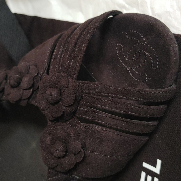 Chanel Black Suede Sandals 40 Interlocking CC Logo Camellia Flowers 2021 Cruise - Picture 9 of 16